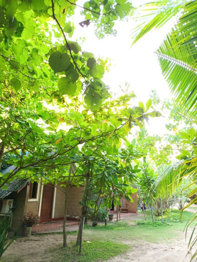 By The C' Cabanas Hikkaduwa Exterior photo