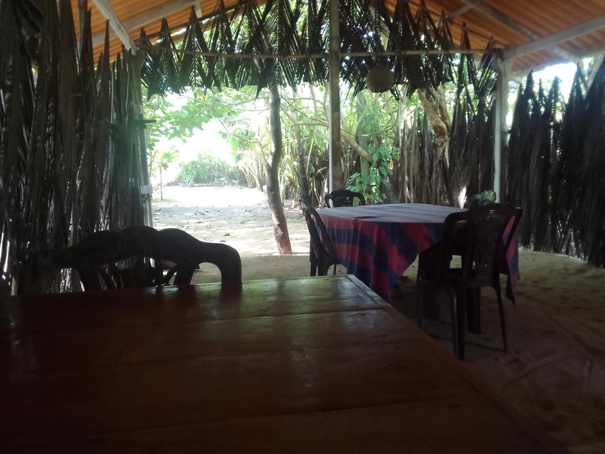 By The C' Cabanas Hikkaduwa Exterior photo